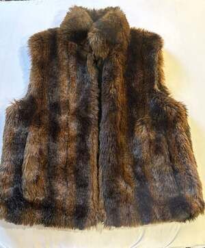 COACO New York Brown Faux Fur Vest, Size S
C15